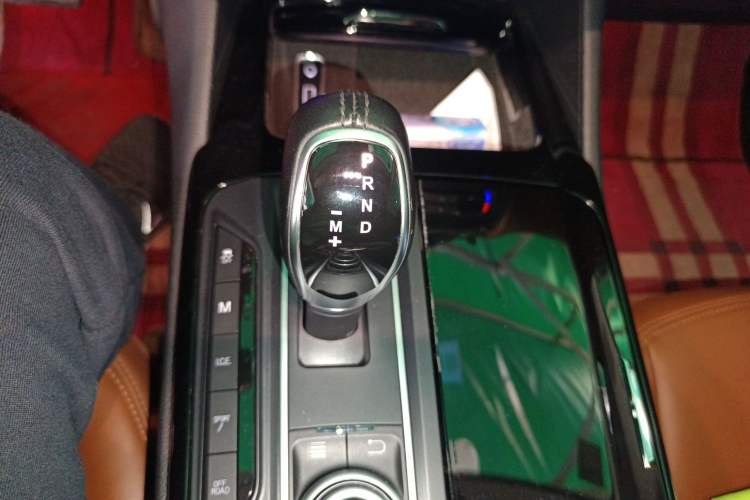 Used Maserati Levante 2016 3.0T Standard Edition Gear Lever