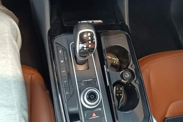 Used Maserati Levante 2016 3.0T Standard Edition Gear Lever