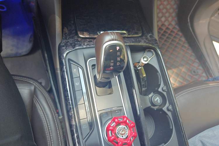 Used Maserati Levante 2016 3.0T Standard Edition Gear Lever