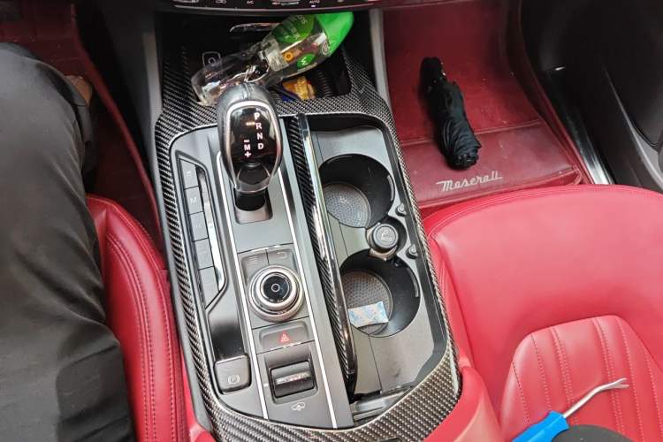 Used Maserati Levante 2016 3.0T Standard Edition Gear Lever