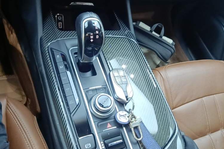 Used Maserati Levante 2016 3.0T Standard Edition Gear Lever