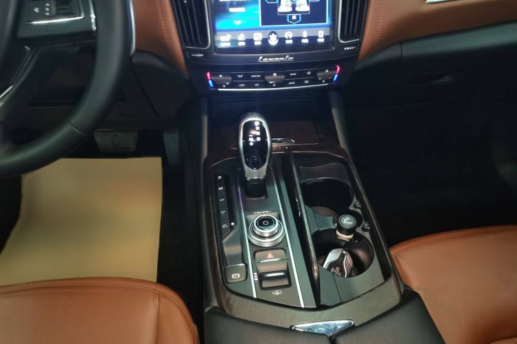 Used Maserati Levante 2016 3.0T Standard Edition Gear Lever