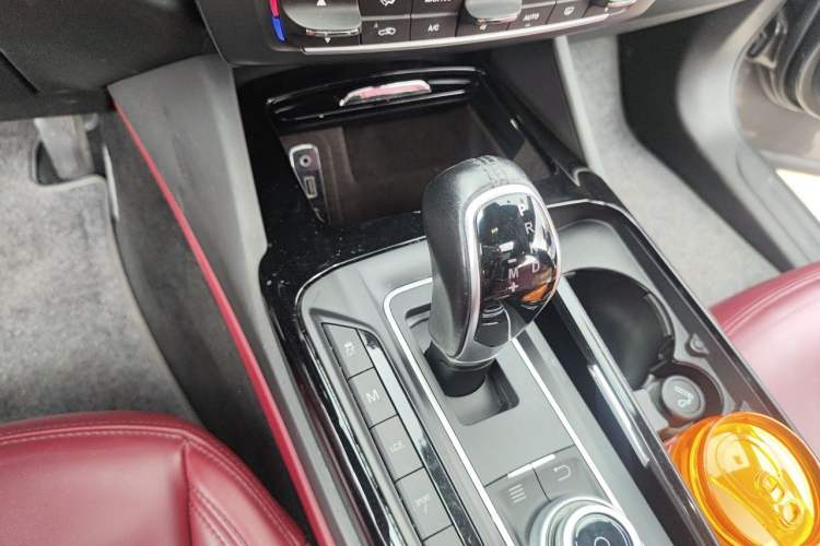Used Maserati Levante 2016 3.0T Standard Edition Gear Lever