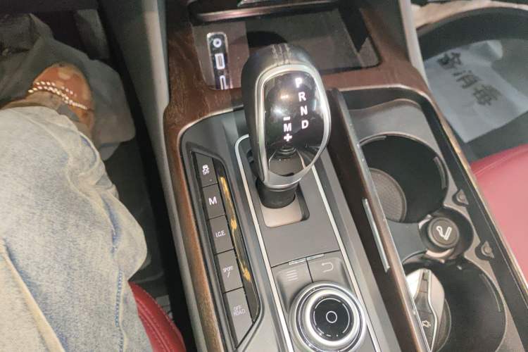 Used Maserati Levante 2016 3.0T Standard Edition Gear Lever