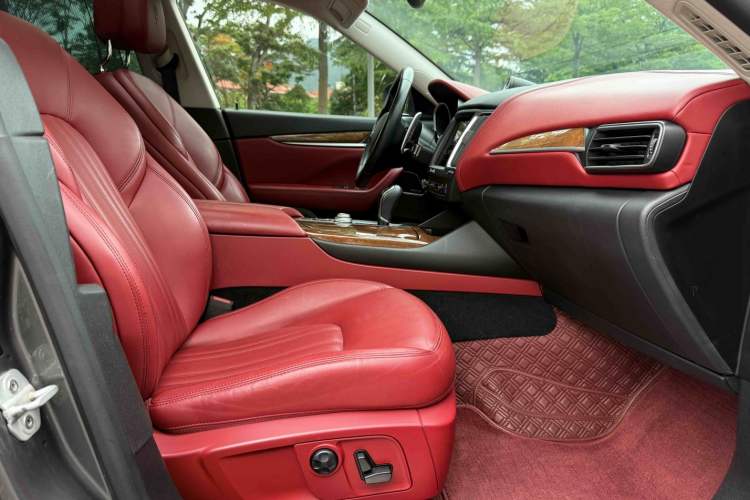 Used Maserati Levante 2016 3.0T Standard Edition Interior 4