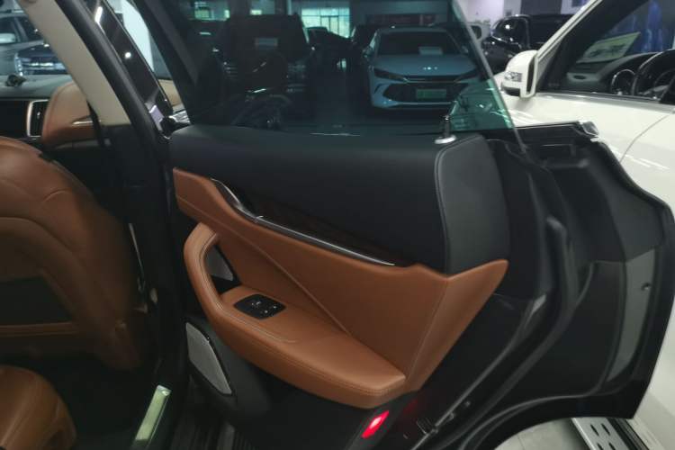 Used Maserati Levante 2016 3.0T Standard Edition Interior 6