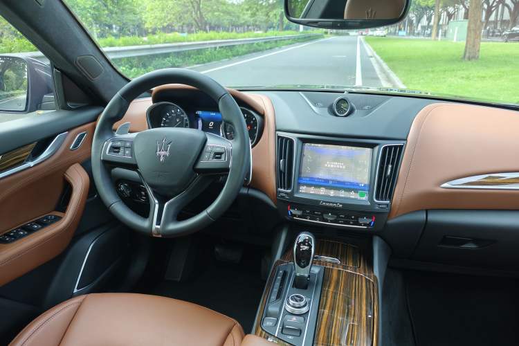 Used Maserati Levante 2016 3.0T Standard Edition Interior 7