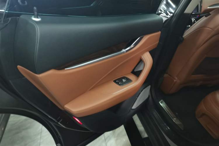 Used Maserati Levante 2016 3.0T Standard Edition Interior 8