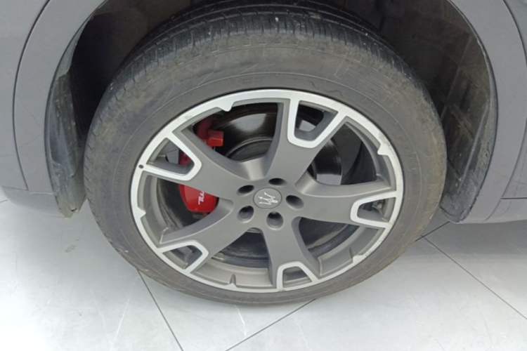 Used Maserati Levante 2016 3.0T Standard Edition Left Front Wheel Hub