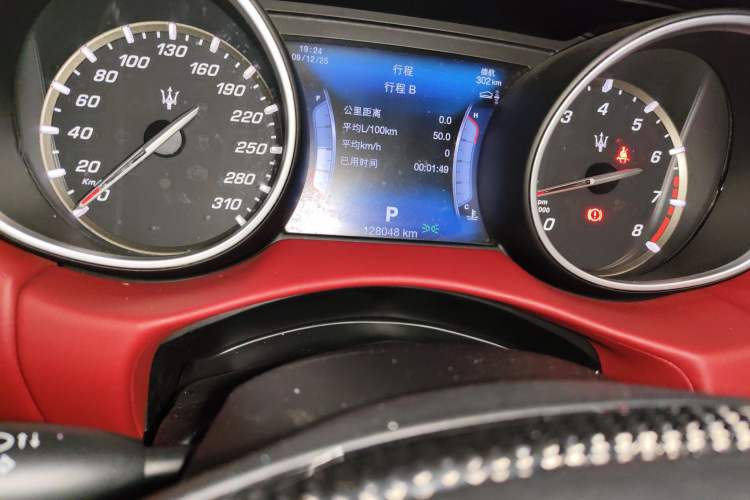 Used Maserati Levante 2016 3.0T Standard Edition Odometer Close Up