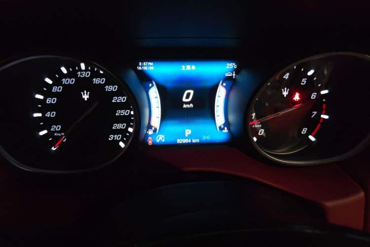 Used Maserati Levante 2016 3.0T Standard Edition Odometer Close Up