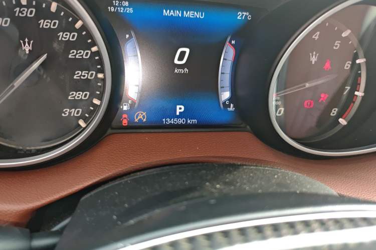 Used Maserati Levante 2016 3.0T Standard Edition Odometer Close Up