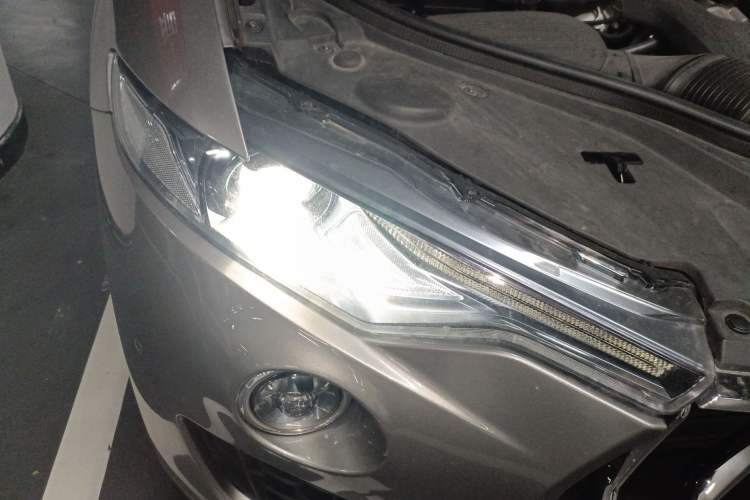 Used Maserati Levante 2016 3.0T Standard Edition Right Front Headlight