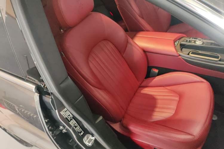 Used Maserati Levante 2016 3.0T Standard Edition Right Front Seat