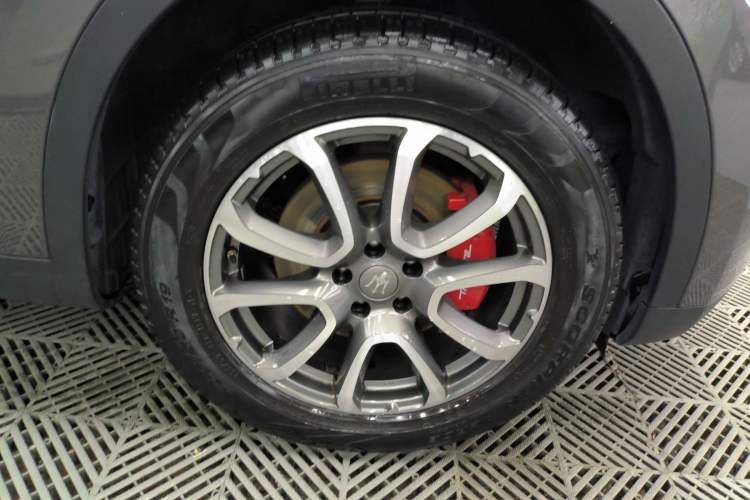 Used Maserati Levante 2016 3.0T Standard Edition Right Front Wheel Hub