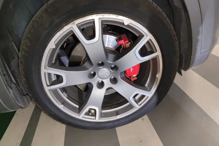 Used Maserati Levante 2016 3.0T Standard Edition Right Front Wheel Hub