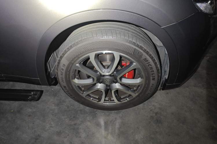Used Maserati Levante 2016 3.0T Standard Edition Right Front Wheel Hub