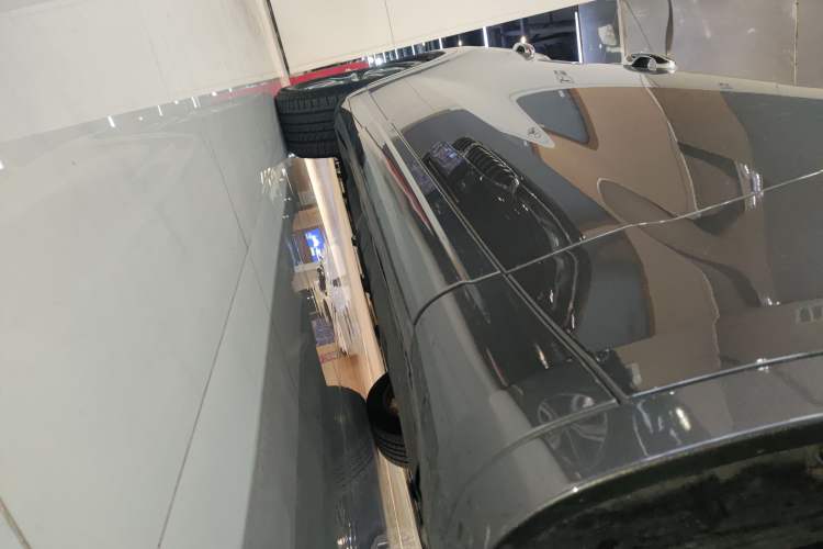 Used Maserati Levante 2016 3.0T Standard Edition Right Side Sill