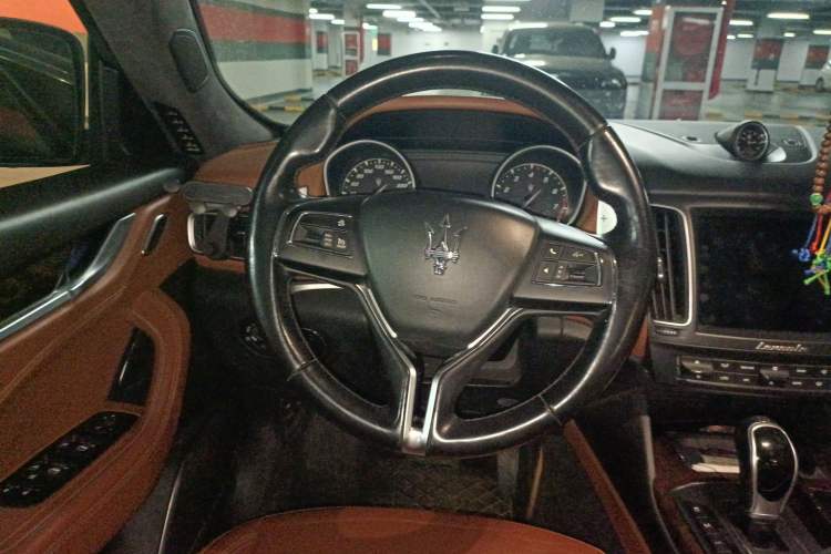 Used Maserati Levante 2016 3.0T Standard Edition Steering Wheel