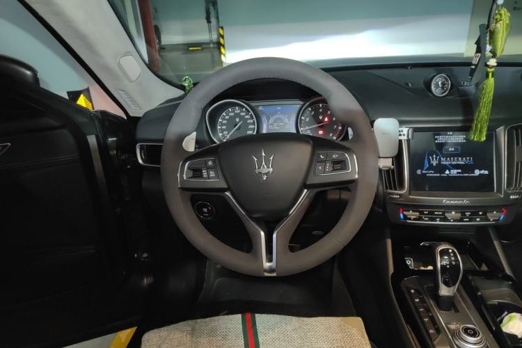 Used Maserati Levante 2016 3.0T Standard Edition Steering Wheel