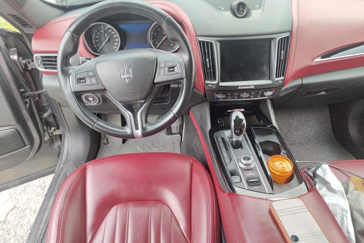 Used Maserati Levante 2016 3.0T Standard Edition Steering Wheel