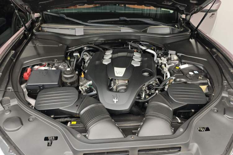 Used Maserati Levante 2016 3.0T Standard Edition Engine Bay