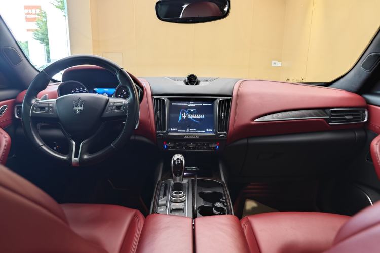 Used Maserati Levante 2016 3.0T Standard Edition Audio And AC Panel
