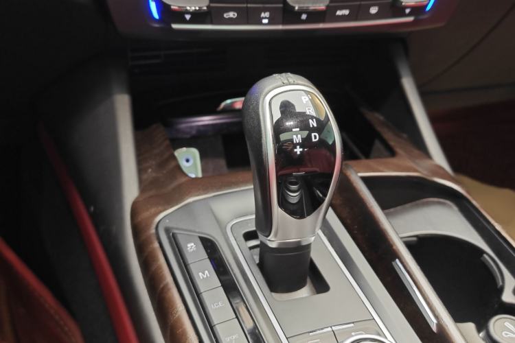 Used Maserati Levante 2016 3.0T Standard Edition Gear Lever