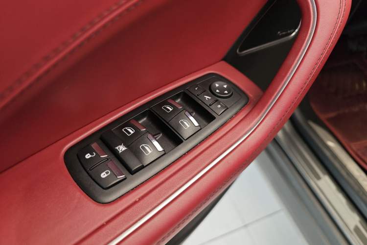 Used Maserati Levante 2016 3.0T Standard Edition Interior 12