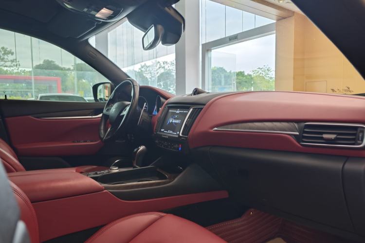 Used Maserati Levante 2016 3.0T Standard Edition Interior 2
