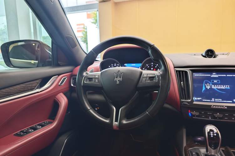 Used Maserati Levante 2016 3.0T Standard Edition Steering Wheel