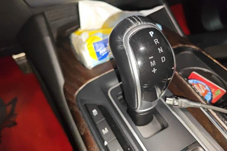 Used Maserati Levante 2016 3.0T Standard Edition Gear Lever