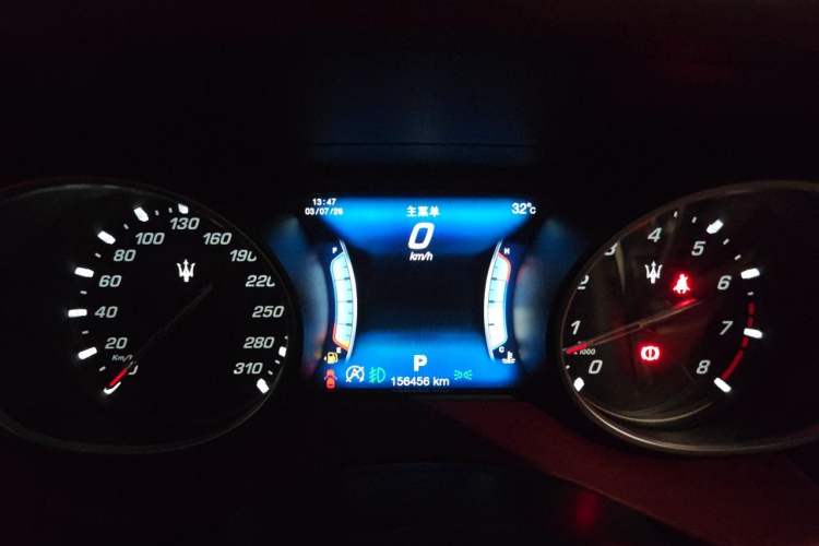 Used Maserati Levante 2016 3.0T Standard Edition Odometer Close Up