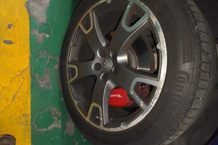 Used Maserati Levante 2016 3.0T Standard Edition Right Front Wheel Hub