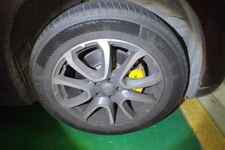 Used Maserati Levante 2016 3.0T Standard Edition Right Front Wheel Hub