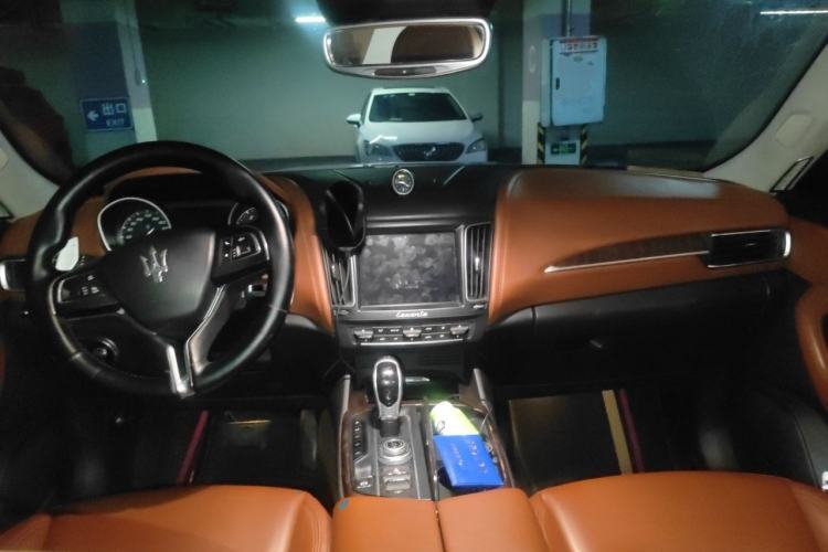 Used Maserati Levante 2016 3.0T Standard Edition Center Console