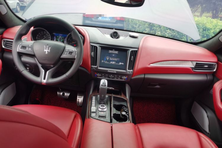 Used Maserati Levante 2016 3.0T Standard Edition Center Console