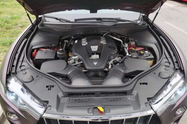 Used Maserati Levante 2016 3.0T Standard Edition Engine Bay