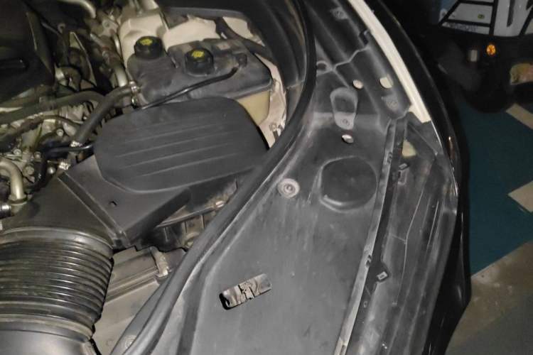 Used Maserati Levante 2016 3.0T Standard Edition Engine Bay Left
