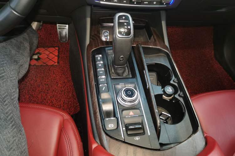 Used Maserati Levante 2016 3.0T Standard Edition Gear Lever