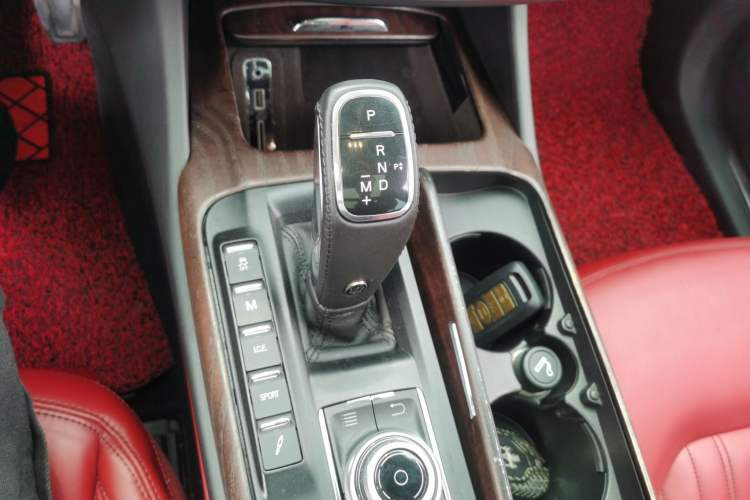 Used Maserati Levante 2016 3.0T Standard Edition Gear Lever