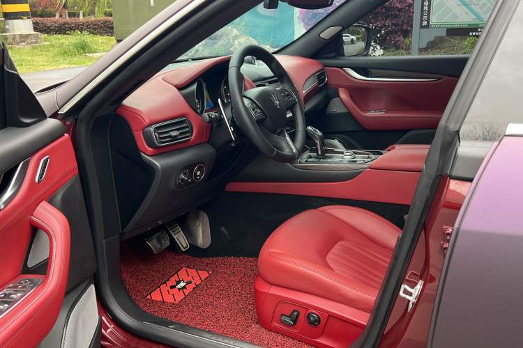 Used Maserati Levante 2016 3.0T Standard Edition Interior 2