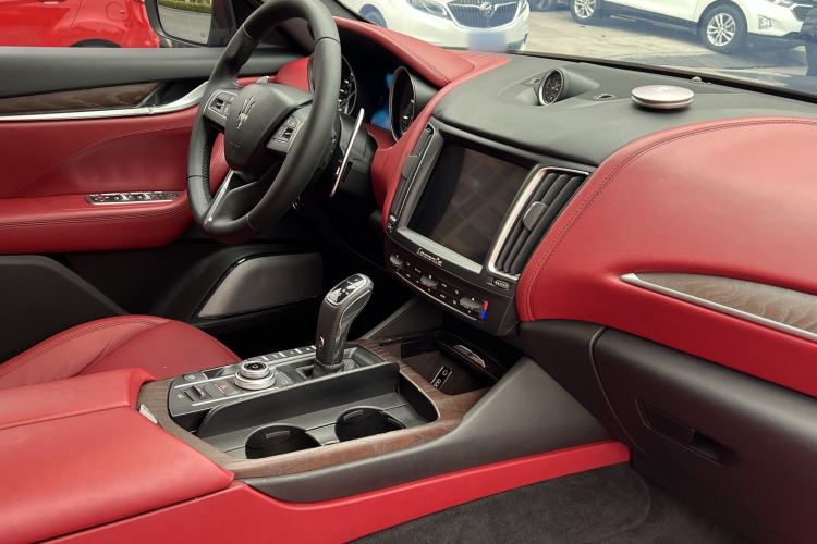 Used Maserati Levante 2016 3.0T Standard Edition Interior 4