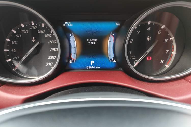 Used Maserati Levante 2016 3.0T Standard Edition Odometer Close Up