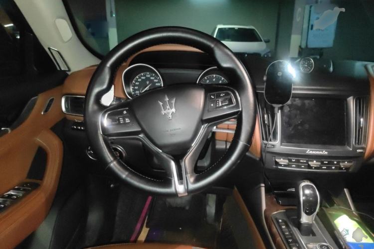 Used Maserati Levante 2016 3.0T Standard Edition Steering Wheel