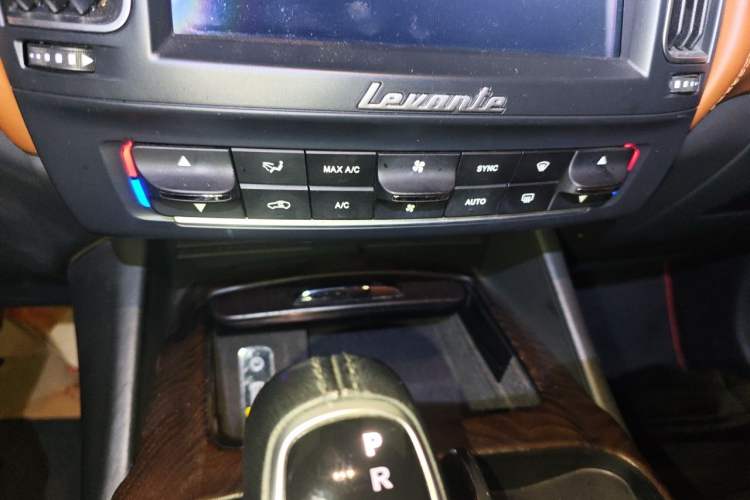 Used Maserati Levante 2016 3.0T Standard Edition Audio And AC Panel