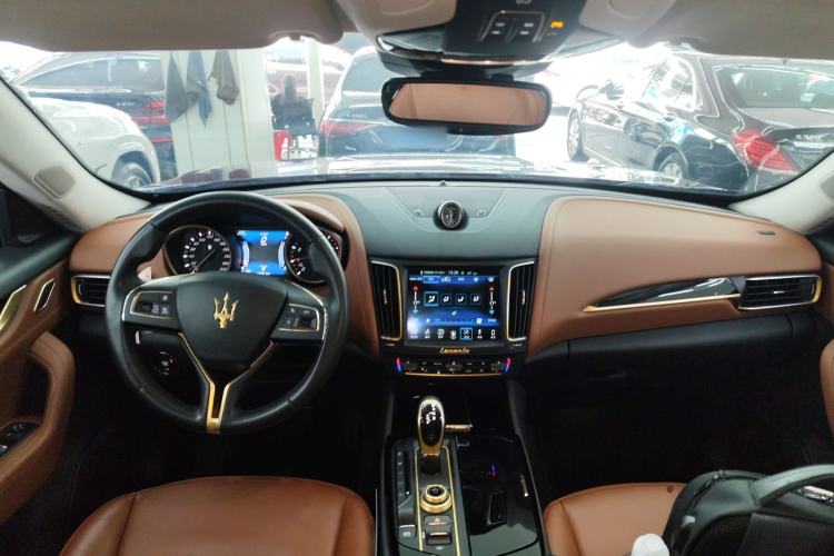 Used Maserati Levante 2016 3.0T Standard Edition Center Console