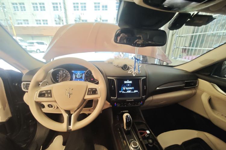 Used Maserati Levante 2016 3.0T S Standard Model Center Console