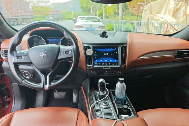 Used Maserati Levante 2016 3.0T Standard Edition Center Console