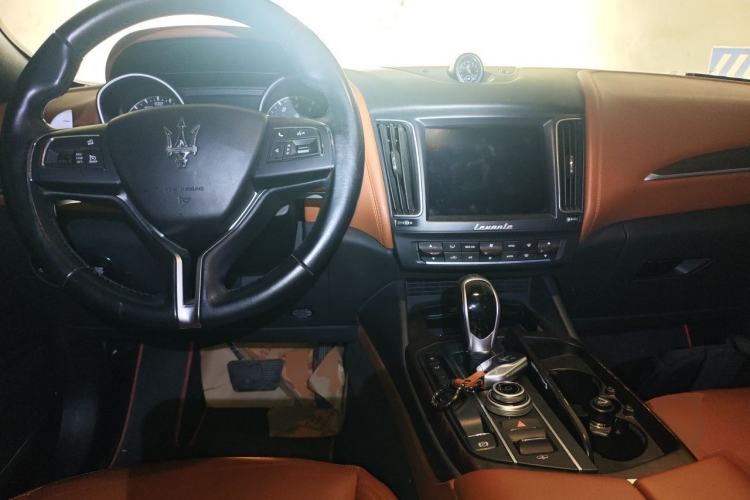 Used Maserati Levante 2016 3.0T Standard Edition Center Console